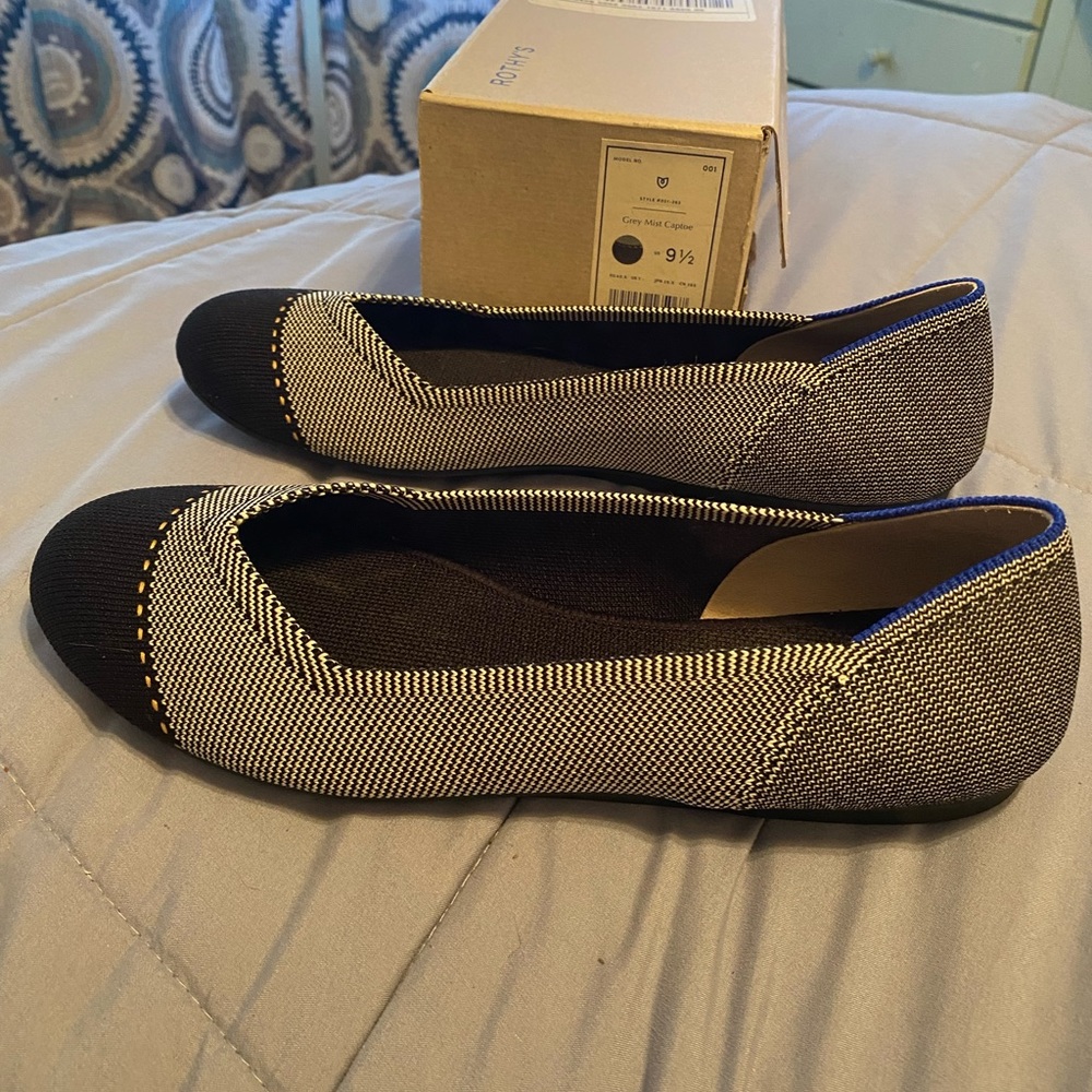 Rothy’s grey mist captoe flats size 9.5.